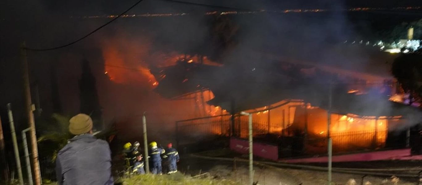 Πυρκαγιά κατέστρεψε εγκαταστάσεις ΜΚΟ που δραστηριοποιείτο στη Λέσβο